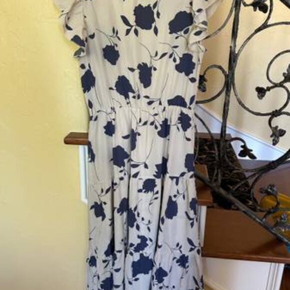 Cute Maxi/Long length Flounce Bottom Dress- size Medium - Picture 6 of 6